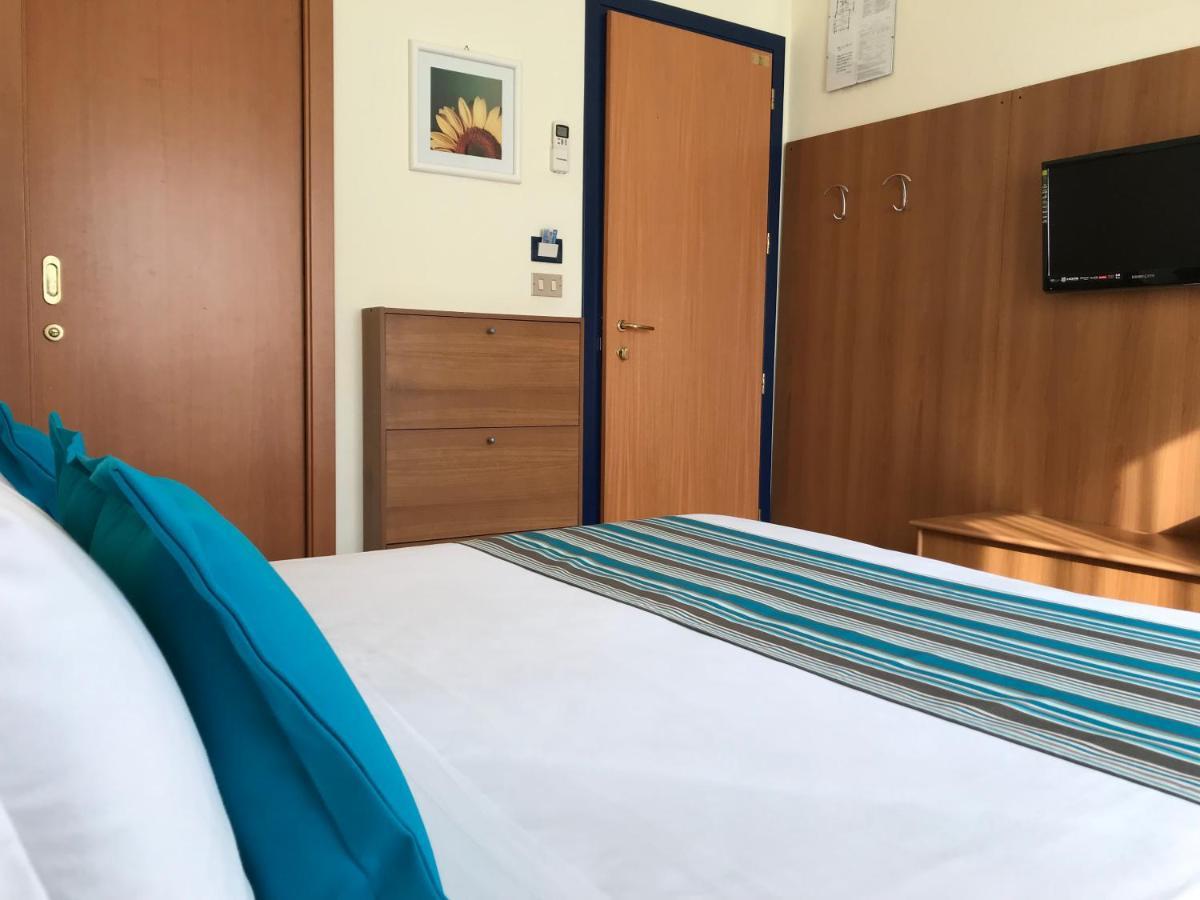 Golf Hotel Риччоне Экстерьер фото
